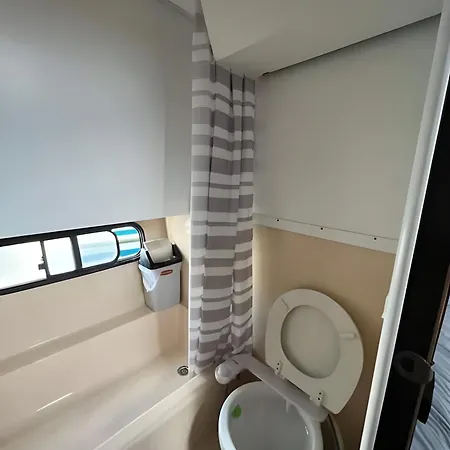 Barco Muy Espacioso Con Dos Terrazas Centro!! 船屋 *