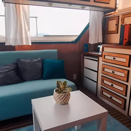 Barco Muy Espacioso Con Dos Terrazas Centro!! 船屋