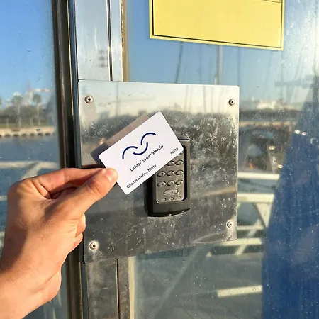 Barco Muy Espacioso Con Dos Terrazas Centro!! Valencie