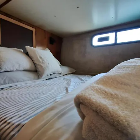 Barco Muy Espacioso Con Dos Terrazas Centro!! 船屋