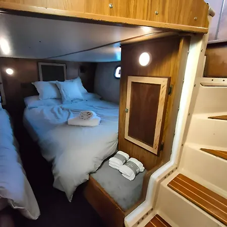 Botel Barco Muy Espacioso Con Dos Terrazas Centro!!
