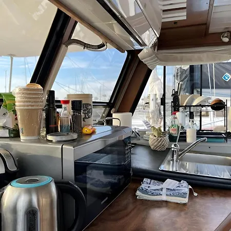 Ботель Barco Muy Espacioso Con Dos Terrazas Centro!!