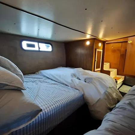 Barco Muy Espacioso Con Dos Terrazas Centro!!