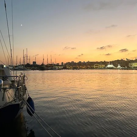 Ботель Barco Muy Espacioso Con Dos Terrazas Centro!!